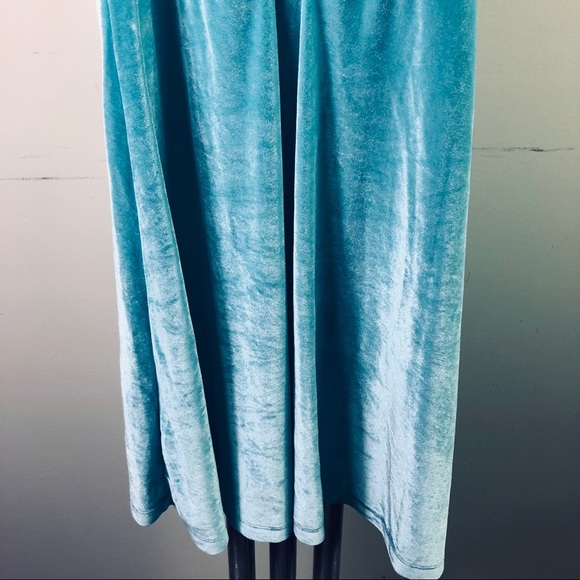 SOLD $$ SOLD $$ Blue sleeveless velour dress flare hem. SIZE: Small - Picture 6 of 9